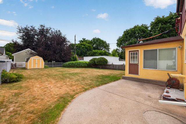 1546 8th Street S, Fargo, ND 58103