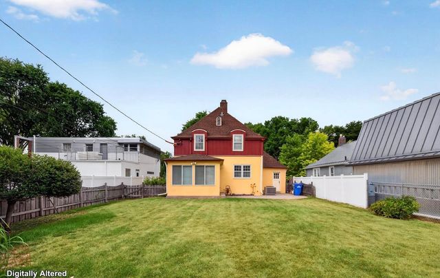 1546 8th Street S, Fargo, ND 58103
