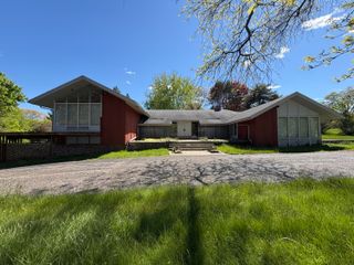 1322 Woodkrest Drive, Flint Twp, MI 48532