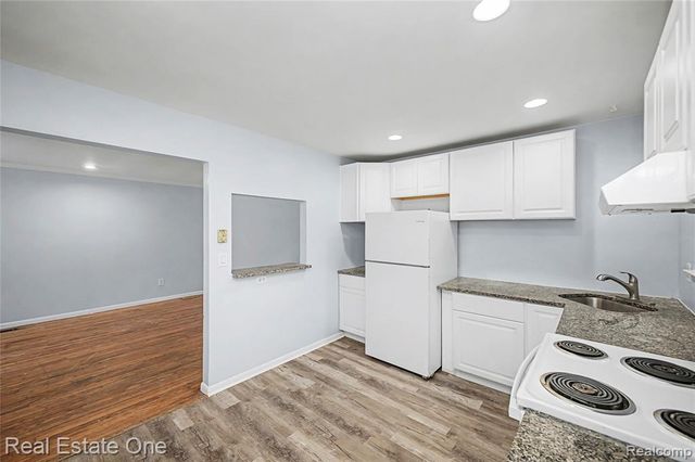 21046 Wakedon Street, Southfield, MI 48033