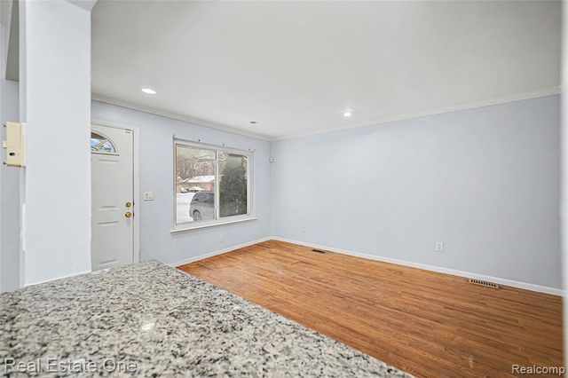 21046 Wakedon Street, Southfield, MI 48033