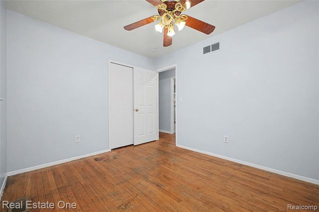 21046 Wakedon Street, Southfield, MI 48033