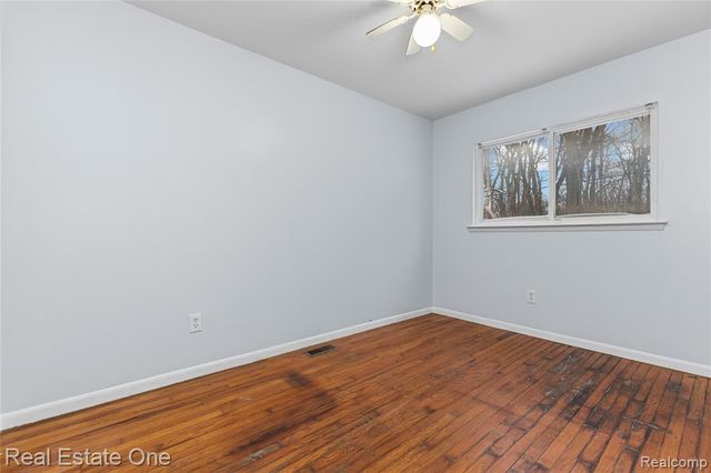 21046 Wakedon Street, Southfield, MI 48033