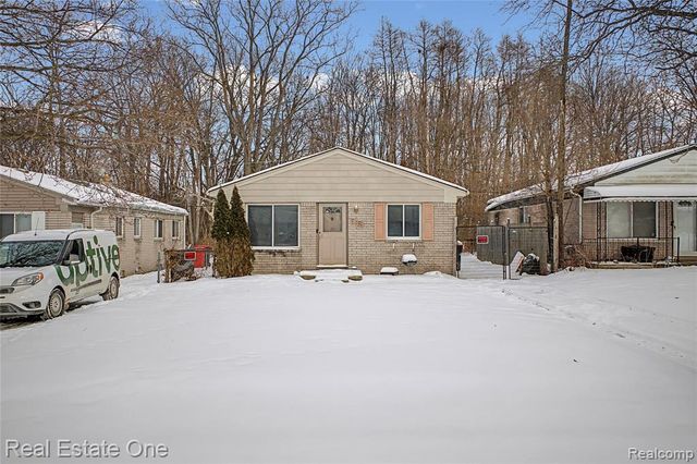 21046 Wakedon Street, Southfield, MI 48033