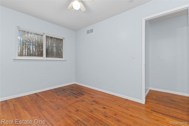 21046 Wakedon Street, Southfield, MI 48033