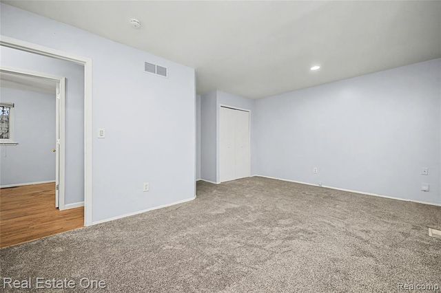 21046 Wakedon Street, Southfield, MI 48033