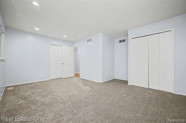 21046 Wakedon Street, Southfield, MI 48033