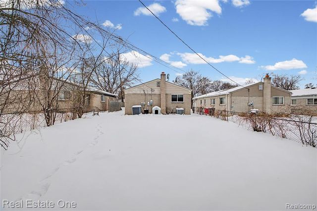 21046 Wakedon Street, Southfield, MI 48033