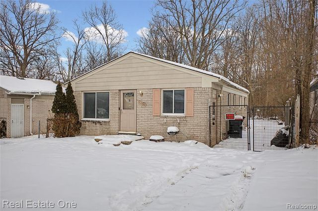 21046 Wakedon Street, Southfield, MI 48033