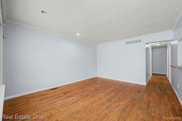 21046 Wakedon Street, Southfield, MI 48033