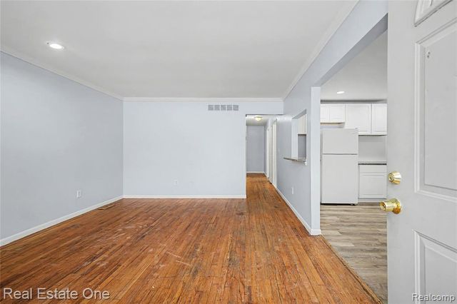 21046 Wakedon Street, Southfield, MI 48033