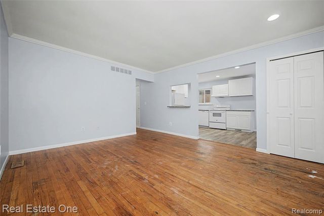 21046 Wakedon Street, Southfield, MI 48033