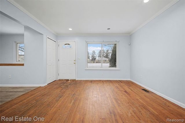 21046 Wakedon Street, Southfield, MI 48033