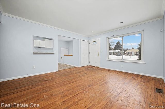 21046 Wakedon Street, Southfield, MI 48033