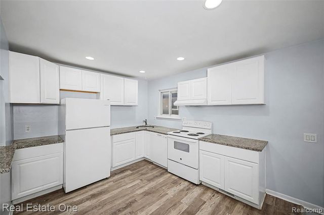 21046 Wakedon Street, Southfield, MI 48033