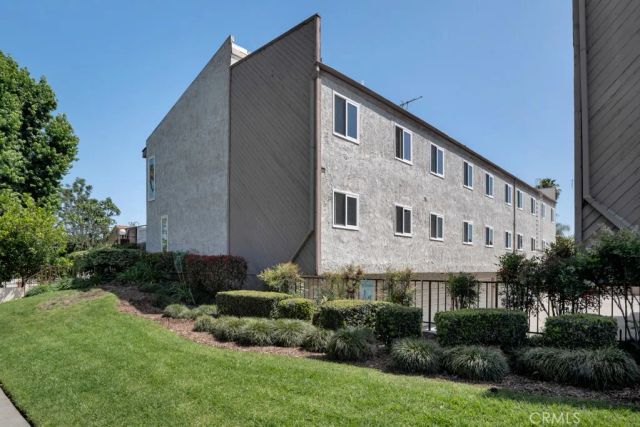 19540 Sherman Way 604, Reseda, CA 91335