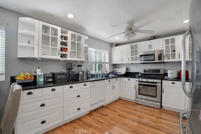 19540 Sherman Way 604, Reseda, CA 91335