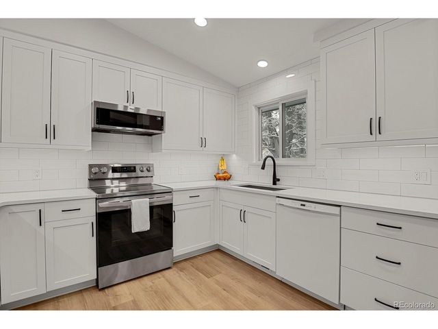 2625 S Ammons Way, Lakewood, CO 80227