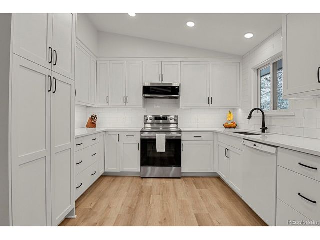 2625 S Ammons Way, Lakewood, CO 80227