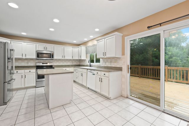 7403 Pine Creek Trail, Waterford Twp, MI 48327