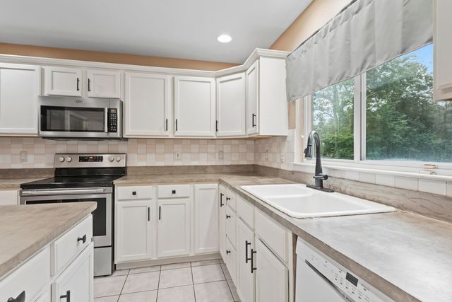 7403 Pine Creek Trail, Waterford Twp, MI 48327