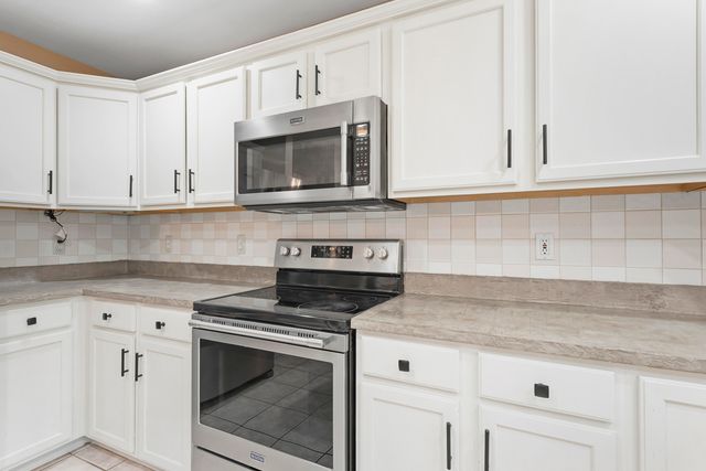 7403 Pine Creek Trail, Waterford Twp, MI 48327