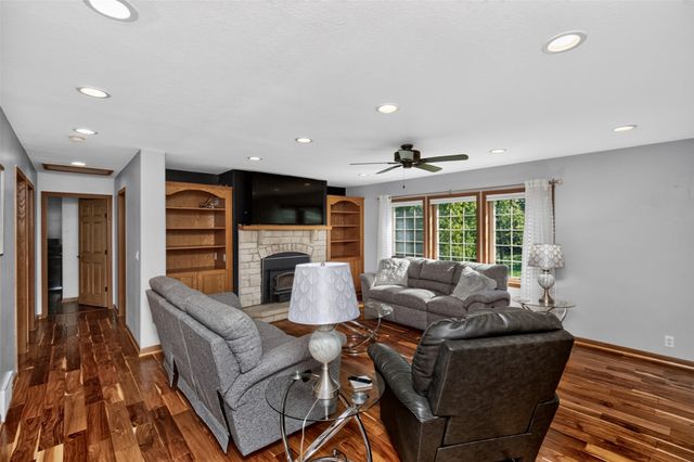 6125 SE 16th Court, Des Moines, IA 50320