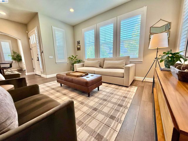 2942 San Minete Dr, Livermore, CA 94550