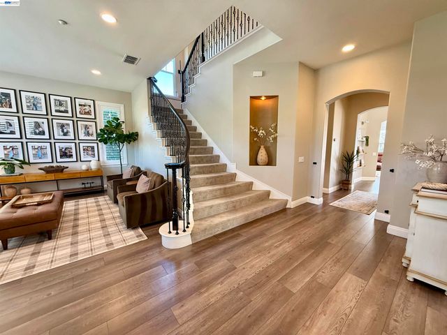 2942 San Minete Dr, Livermore, CA 94550