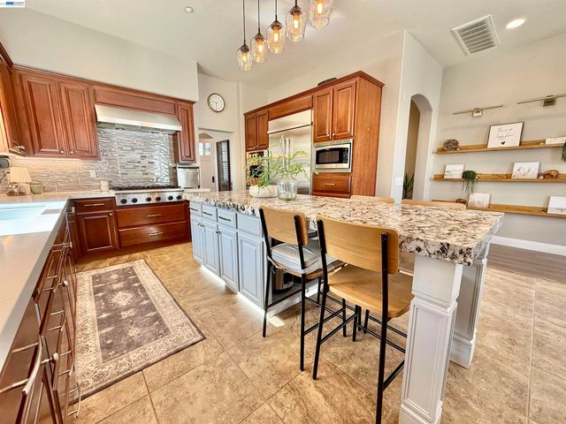 2942 San Minete Dr, Livermore, CA 94550
