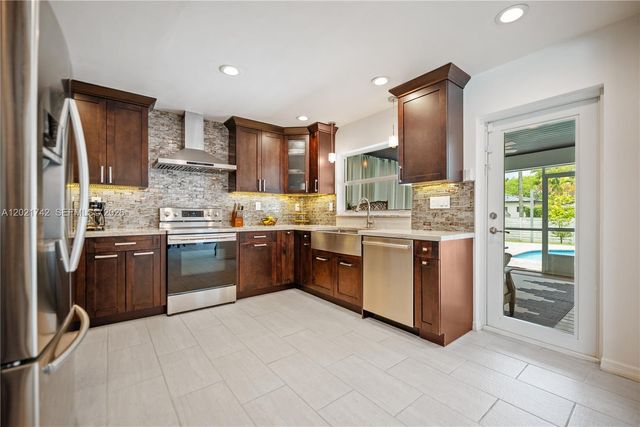 1183 Robin Ave, Miami Springs, FL 33166