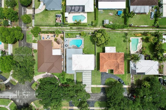 1183 Robin Ave, Miami Springs, FL 33166