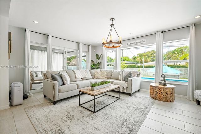 1183 Robin Ave, Miami Springs, FL 33166