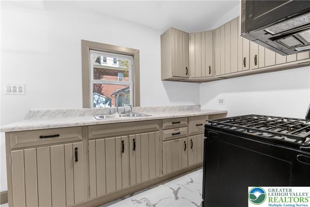 1128 Maple Street, Bethlehem City, PA 18018