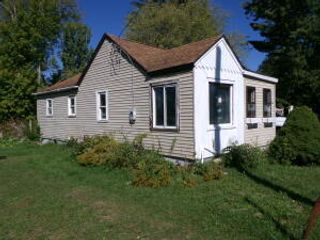 2263 E Maple Avenue, Burton, MI 48529