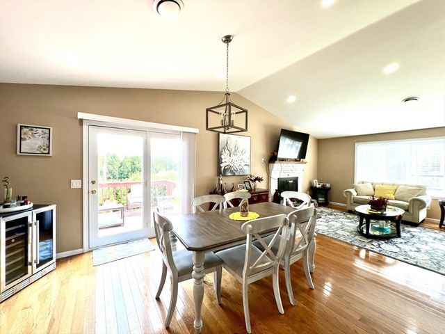 27 Hill St, Leominster, MA 01453