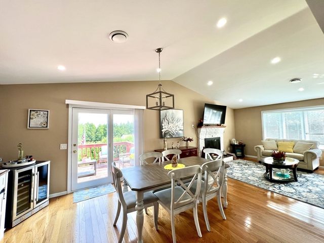 27 Hill St, Leominster, MA 01453
