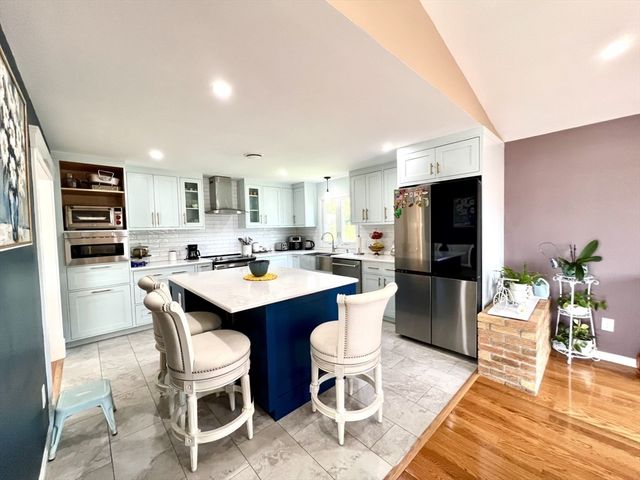 27 Hill St, Leominster, MA 01453