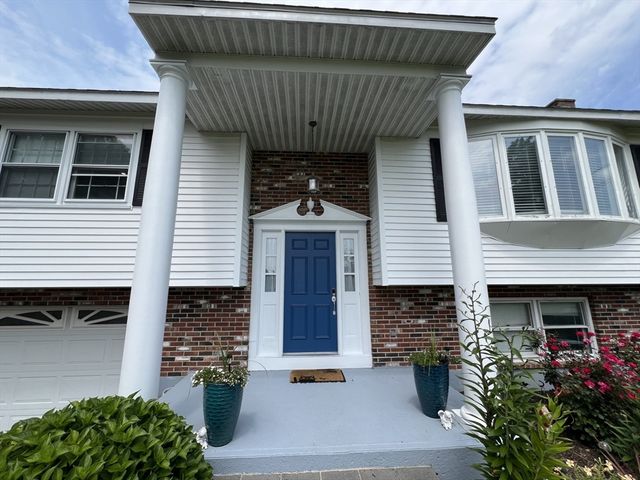 27 Hill St, Leominster, MA 01453