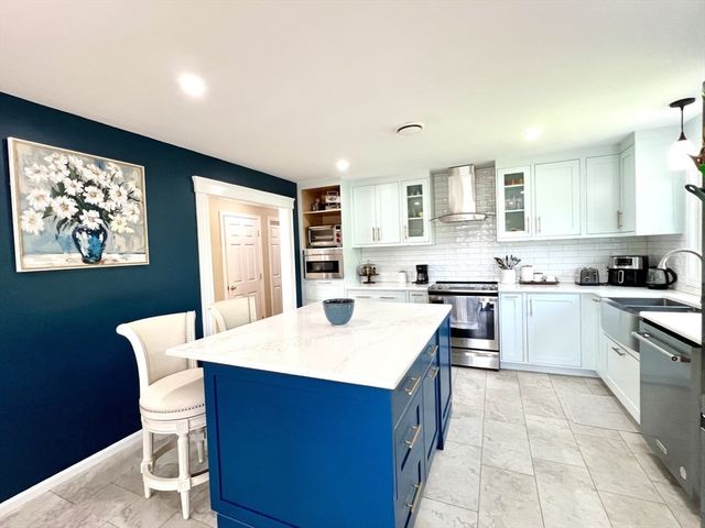 27 Hill St, Leominster, MA 01453
