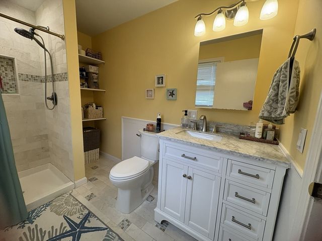27 Hill St, Leominster, MA 01453