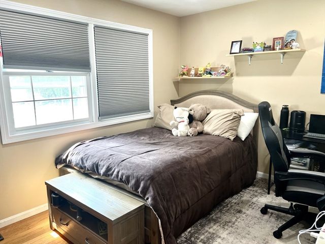 27 Hill St, Leominster, MA 01453