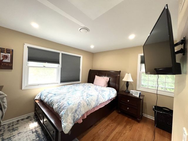 27 Hill St, Leominster, MA 01453