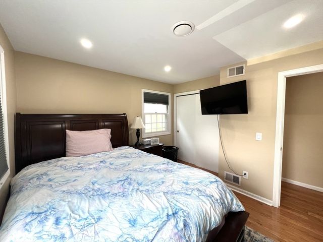 27 Hill St, Leominster, MA 01453