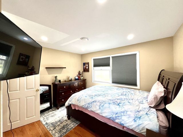 27 Hill St, Leominster, MA 01453