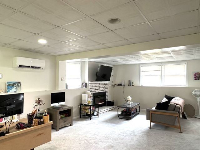 27 Hill St, Leominster, MA 01453