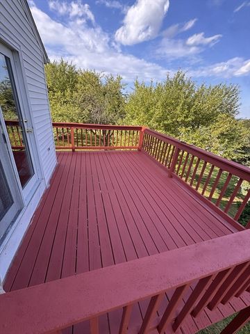 27 Hill St, Leominster, MA 01453