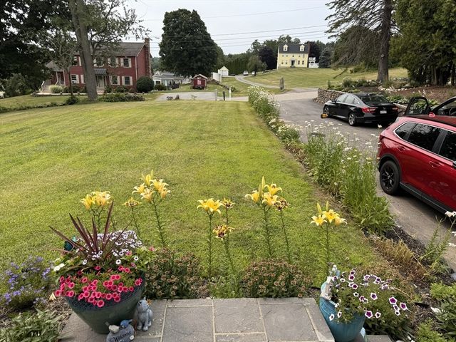 27 Hill St, Leominster, MA 01453