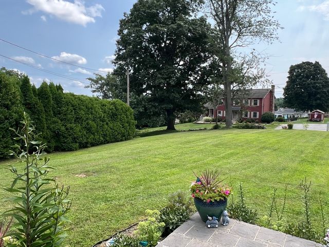 27 Hill St, Leominster, MA 01453