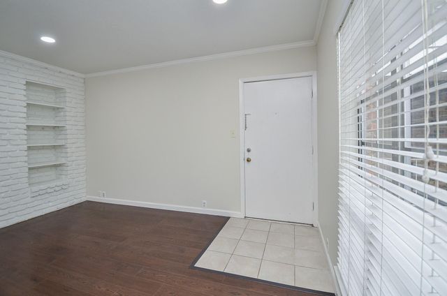 2121 Fountain View Drive 50, Houston, TX 77057